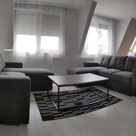 Ikon Apartman Hajduszoboszlo Luaran gambar