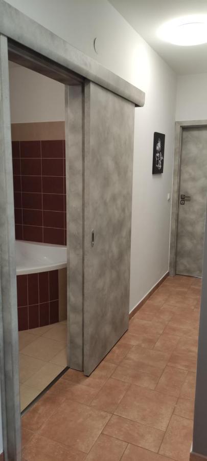 Ikon Apartman Hajduszoboszlo Luaran gambar