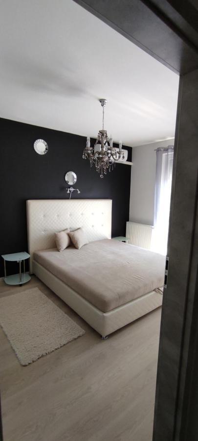 Ikon Apartman Hajduszoboszlo Luaran gambar