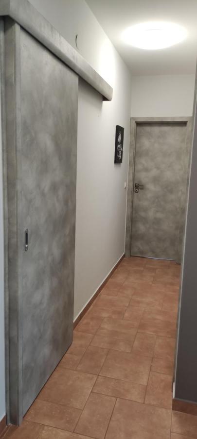 Ikon Apartman Hajduszoboszlo Luaran gambar