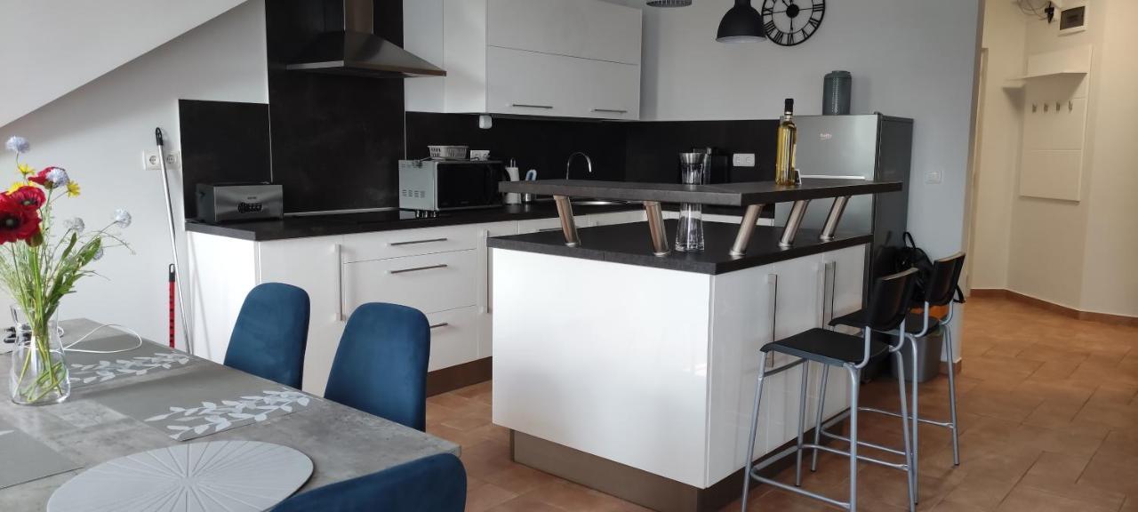 Ikon Apartman Hajduszoboszlo Luaran gambar