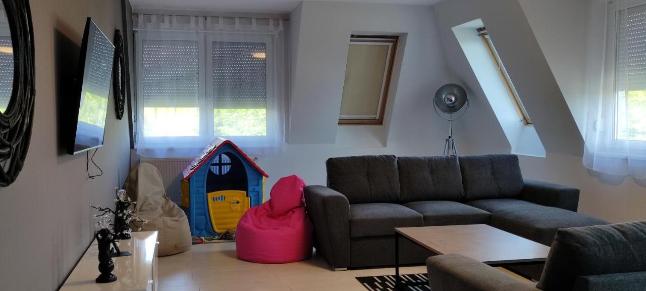 Ikon Apartman Hajduszoboszlo Luaran gambar