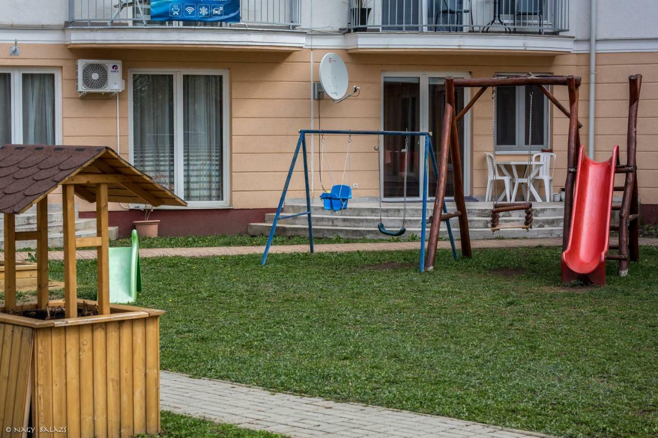 Ikon Apartman Hajduszoboszlo Luaran gambar